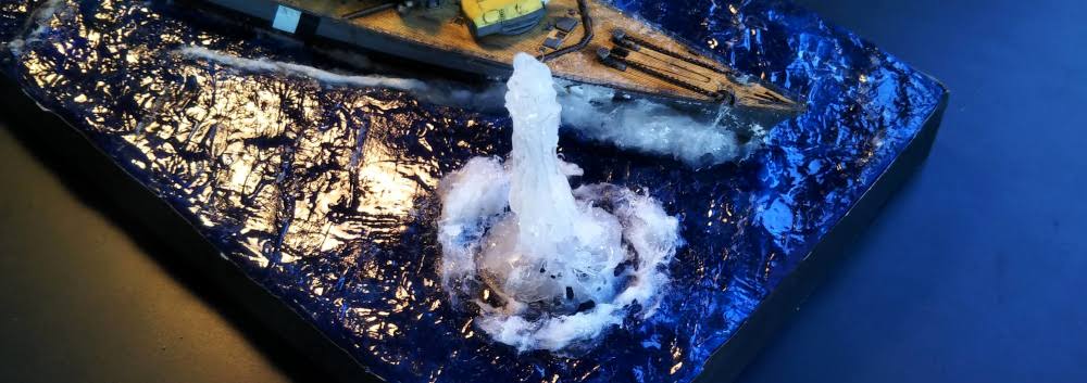 ジオラマの水柱、水の爆発